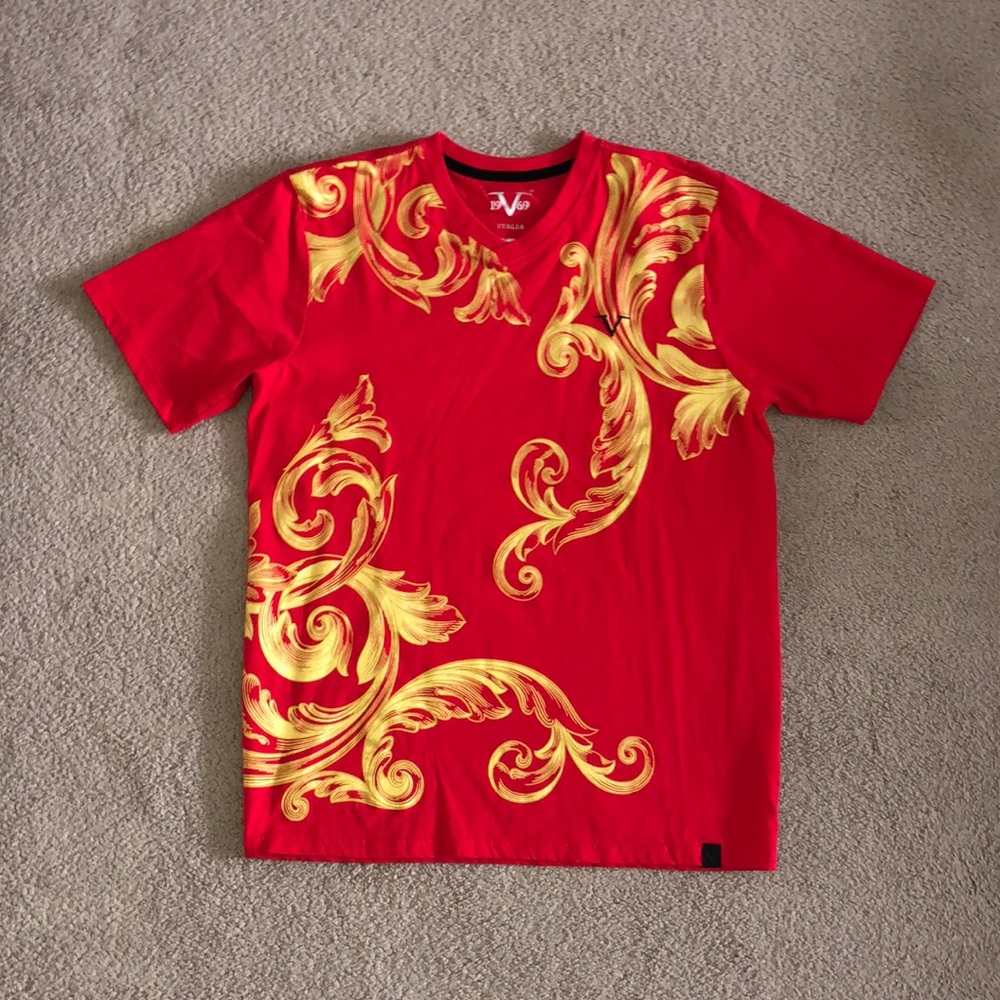 Men’s vneck tshirt